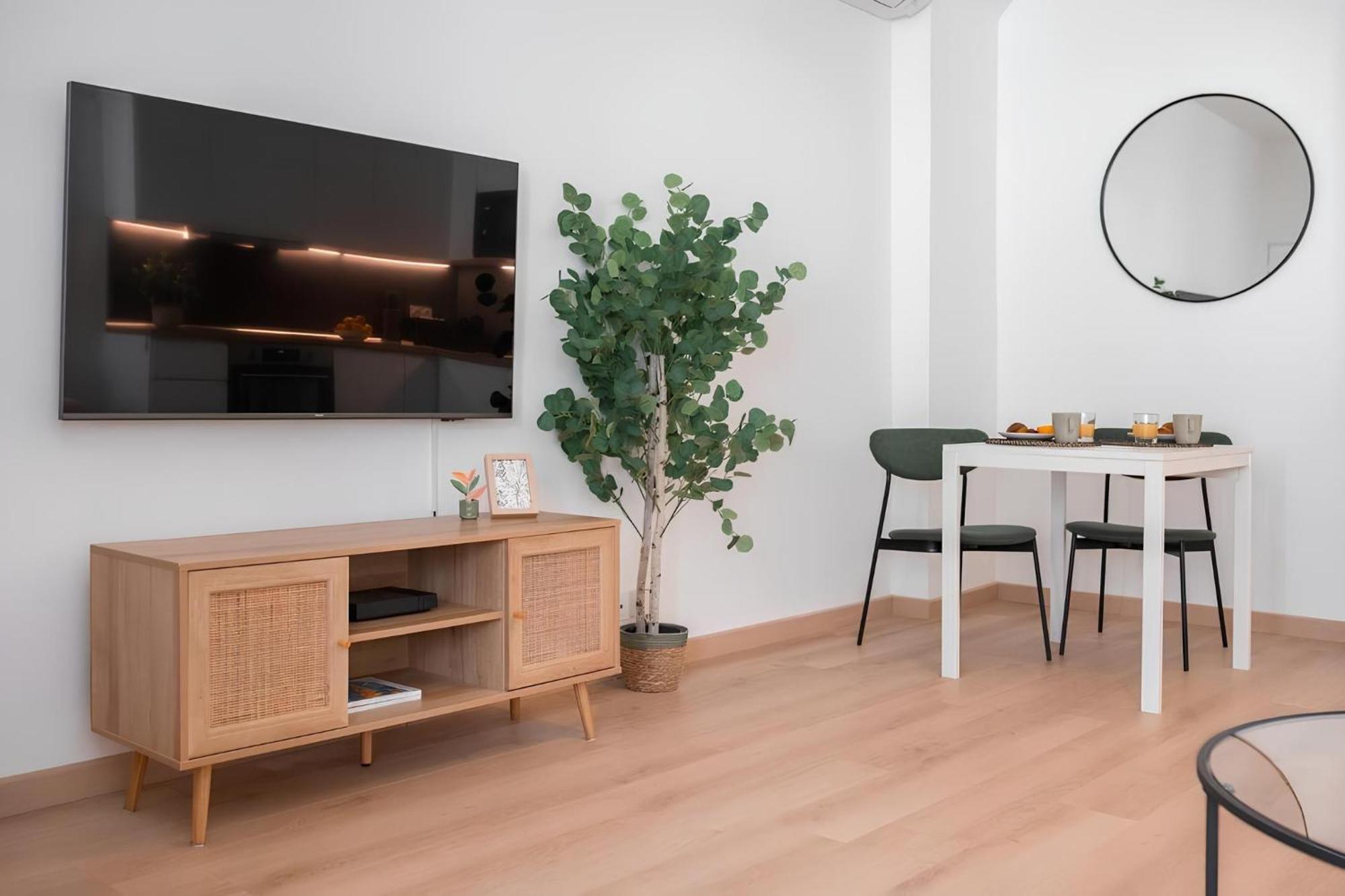 Cozy Appartement Plein Centre, Proche Gare/Plage Menton Exterior foto